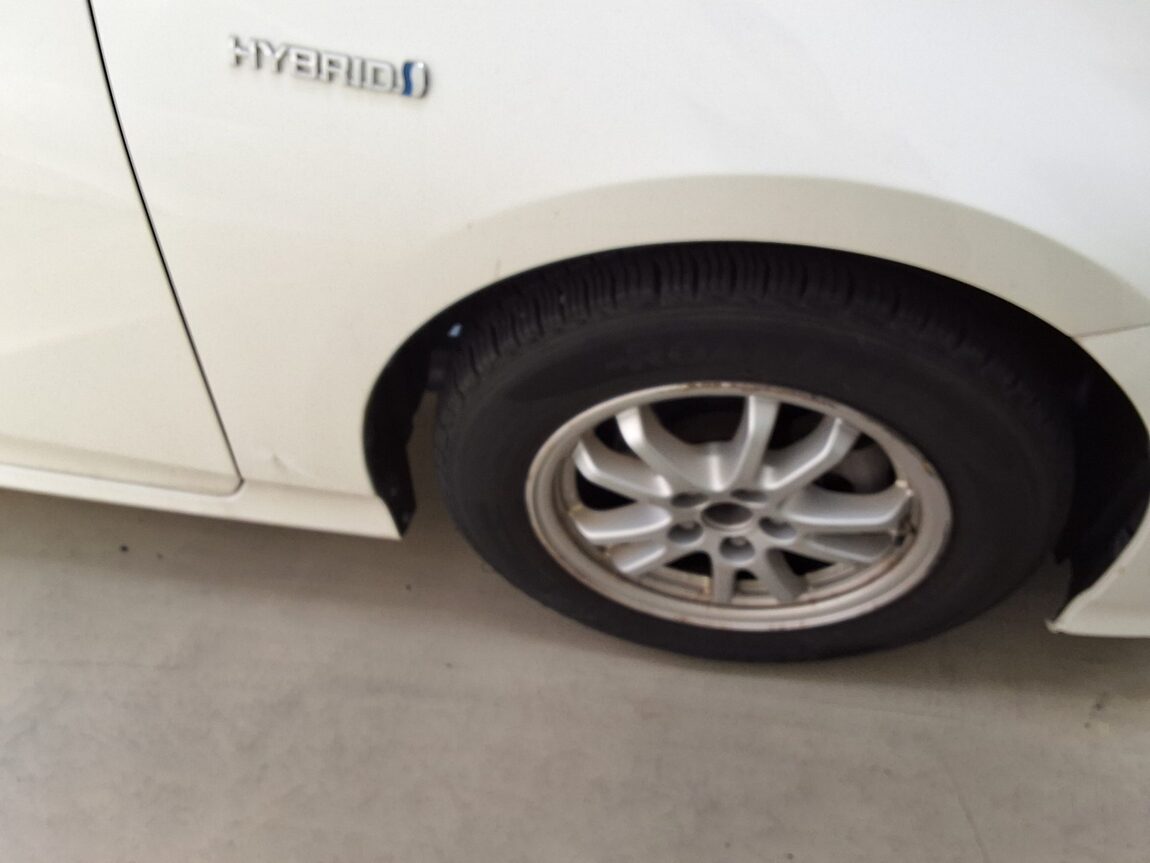 TOYOTA PRIUS (4TH GEN) 1.8 E 2018 - zdjęcie 20