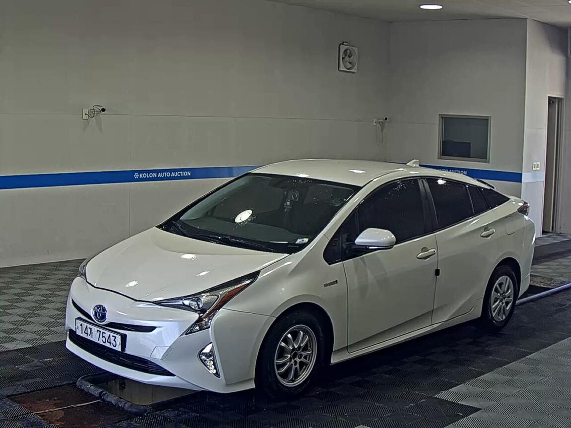 TOYOTA PRIUS (4TH GEN) 1.8 E 2018 - zdjęcie 2