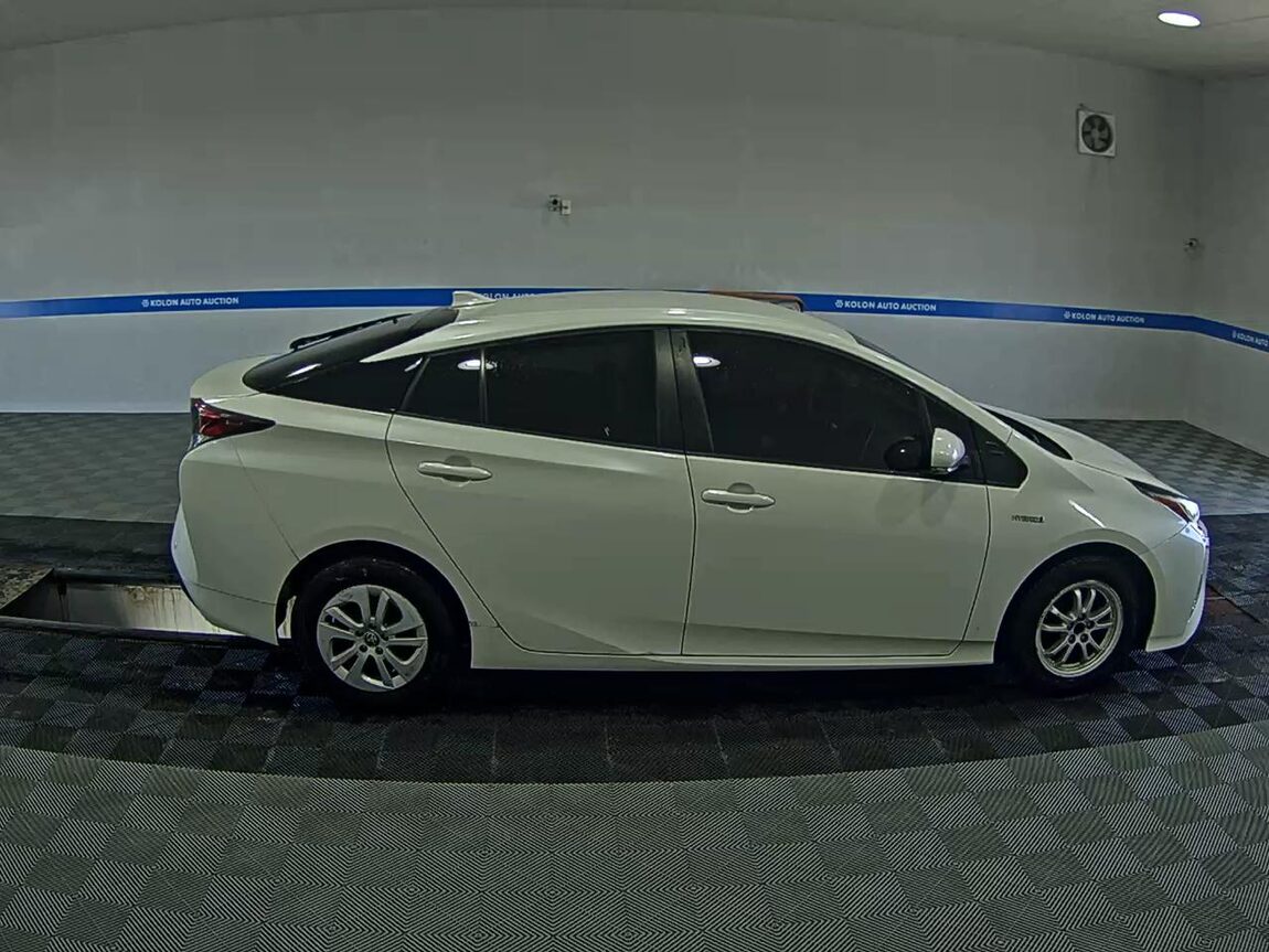 TOYOTA PRIUS (4TH GEN) 1.8 E 2018 - zdjęcie 4