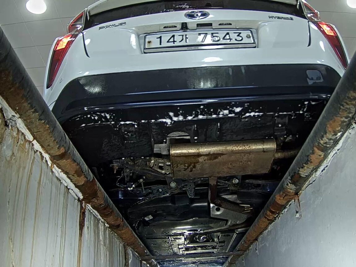 TOYOTA PRIUS (4TH GEN) 1.8 E 2018 - zdjęcie 8