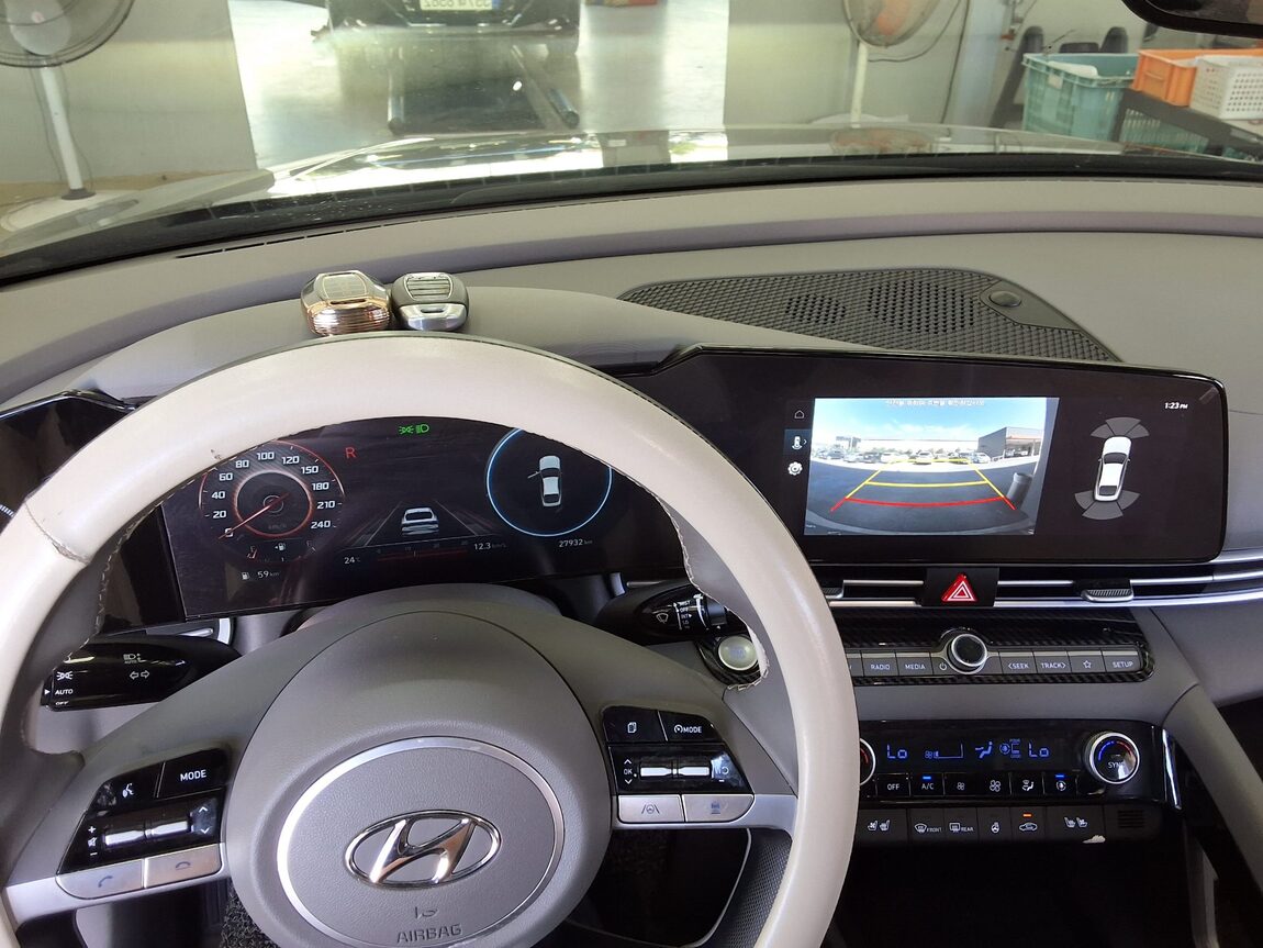 HYUNDAI AVANTE (CN7) 1.6 GASOLINE INSPIRATION 2023 - zdjęcie 17
