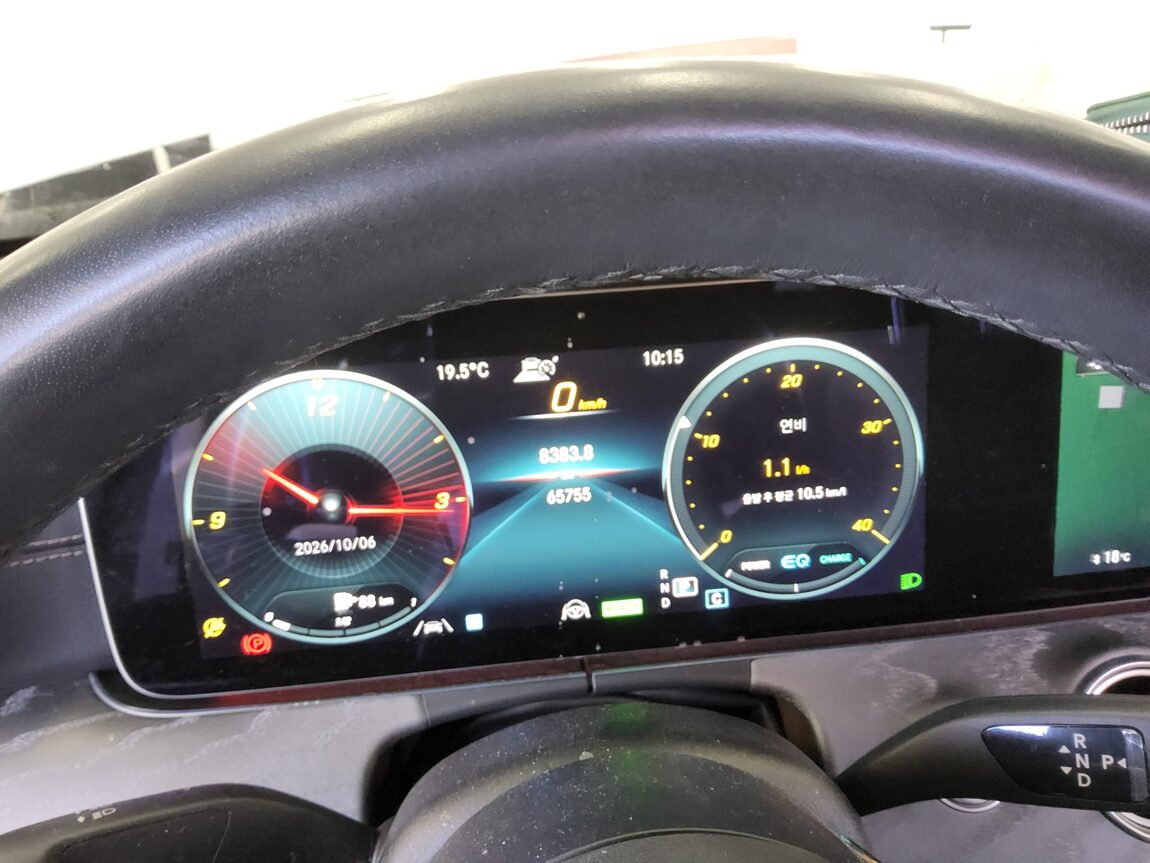 MERCEDES-BENZ E-CLASS (5TH GEN) E350 4MATIC AVANTGARDE 2022 - zdjęcie 9