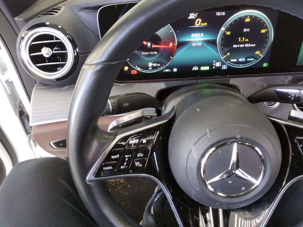 MERCEDES-BENZ E-CLASS (5TH GEN) E350 4MATIC AVANTGARDE 2022 - zdjęcie 17