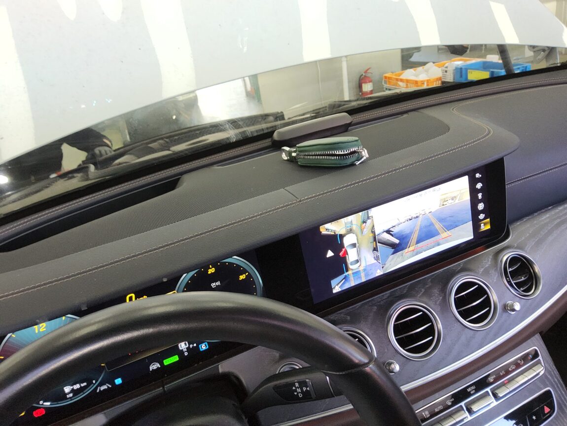 MERCEDES-BENZ E-CLASS (5TH GEN) E350 4MATIC AVANTGARDE 2022 - zdjęcie 18