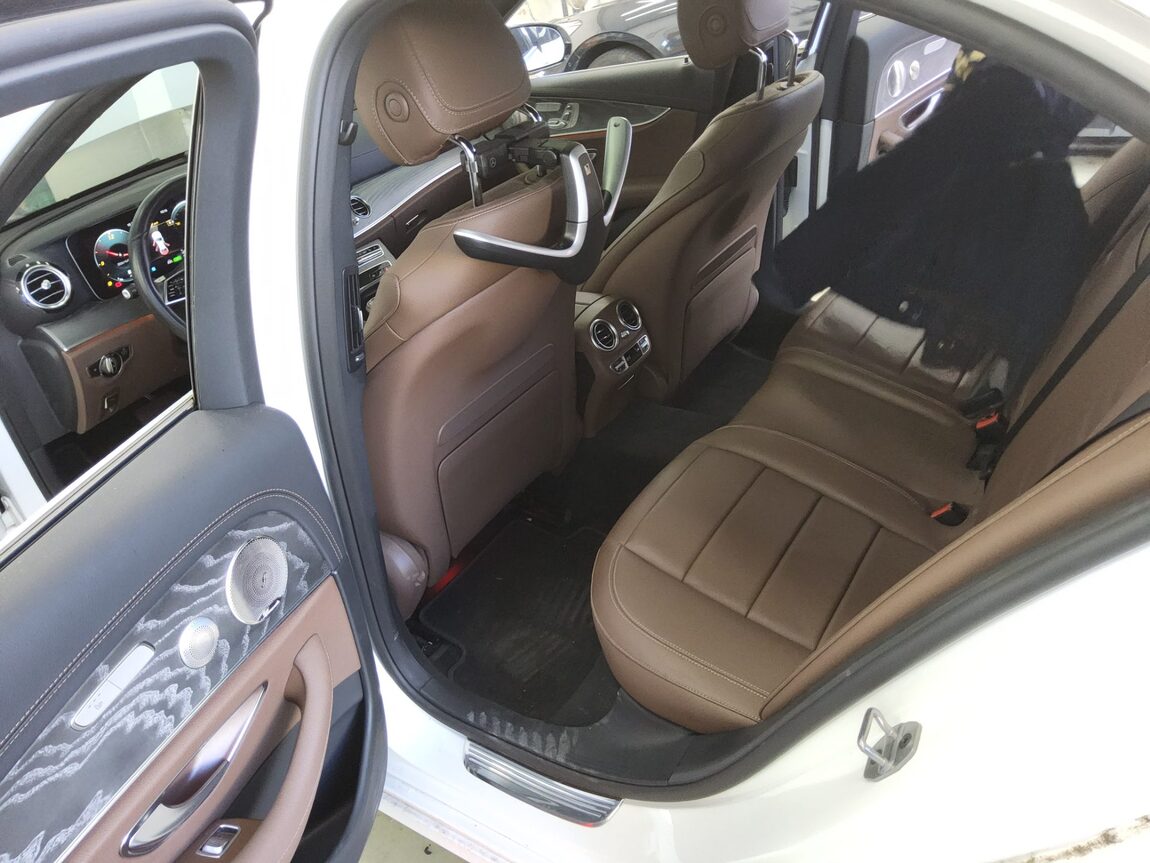 MERCEDES-BENZ E-CLASS (5TH GEN) E350 4MATIC AVANTGARDE 2022 - zdjęcie 12