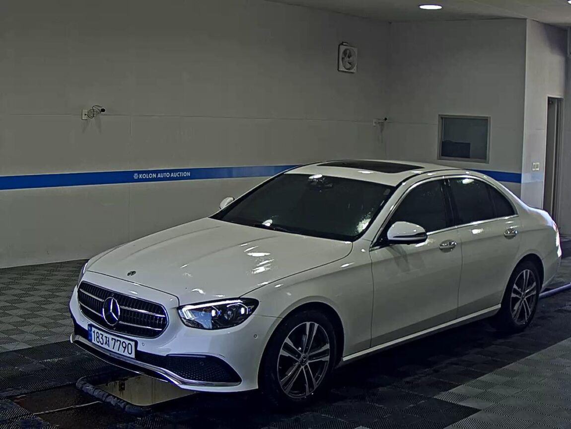 MERCEDES-BENZ E-CLASS (5TH GEN) E350 4MATIC AVANTGARDE 2022 - zdjęcie 2