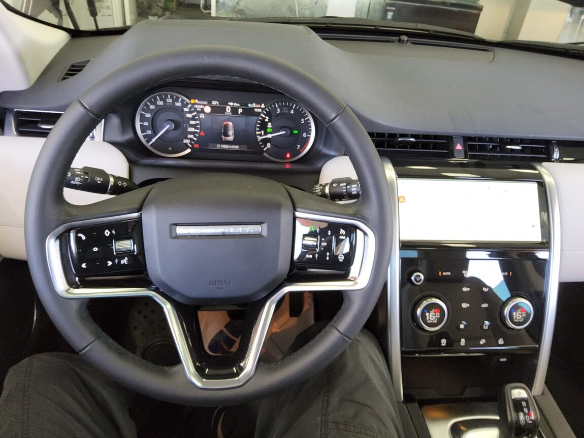 LAND ROVER DISCOVERY SPORT 2.0 P250 SE 2023 - zdjęcie 17