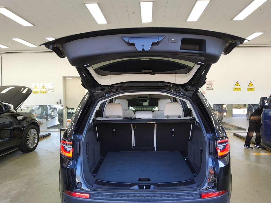 LAND ROVER DISCOVERY SPORT 2.0 P250 SE 2023 - zdjęcie 15
