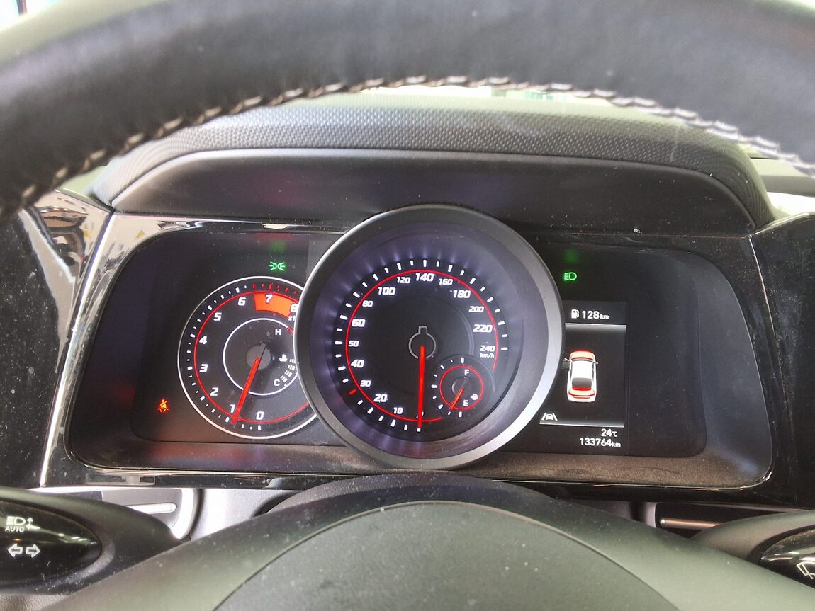 HYUNDAI AVANTE (CN7) 1.6 GASOLINE MODERN 2023 - zdjęcie 10