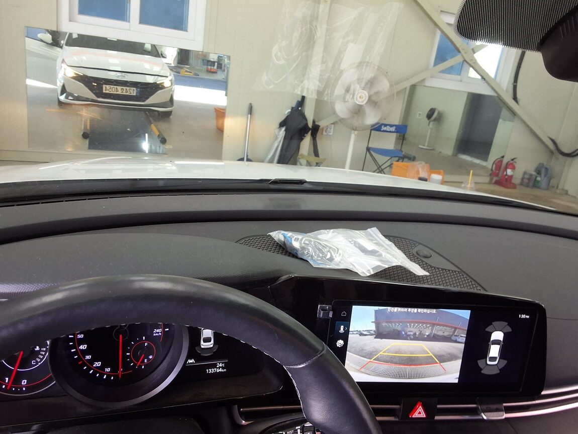 HYUNDAI AVANTE (CN7) 1.6 GASOLINE MODERN 2023 - zdjęcie 25