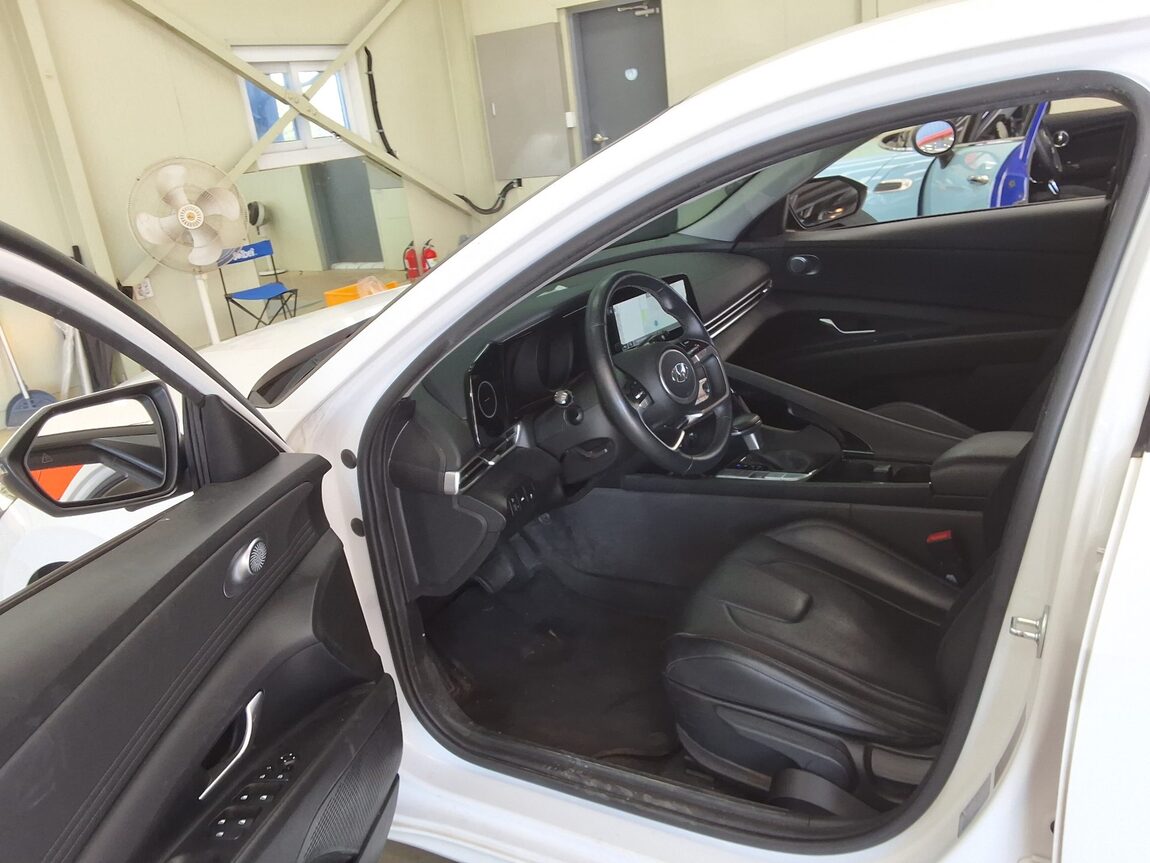 HYUNDAI AVANTE (CN7) 1.6 GASOLINE MODERN 2023 - zdjęcie 11