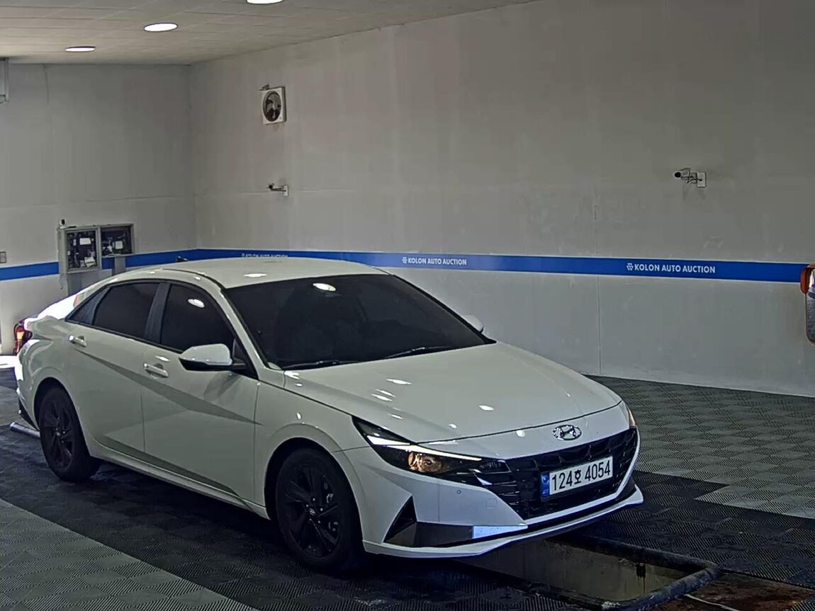 HYUNDAI AVANTE (CN7) 1.6 GASOLINE MODERN 2023 - zdjęcie 3