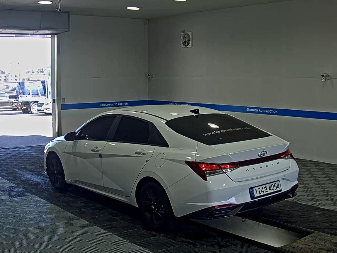 HYUNDAI AVANTE (CN7) 1.6 GASOLINE MODERN 2023 - zdjęcie 6