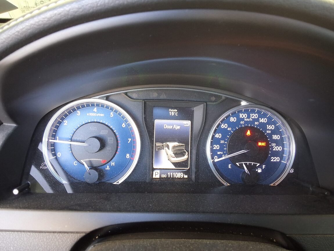 TOYOTA CAMRY (9TH GEN) 2.5 XLE 2016 - zdjęcie 9