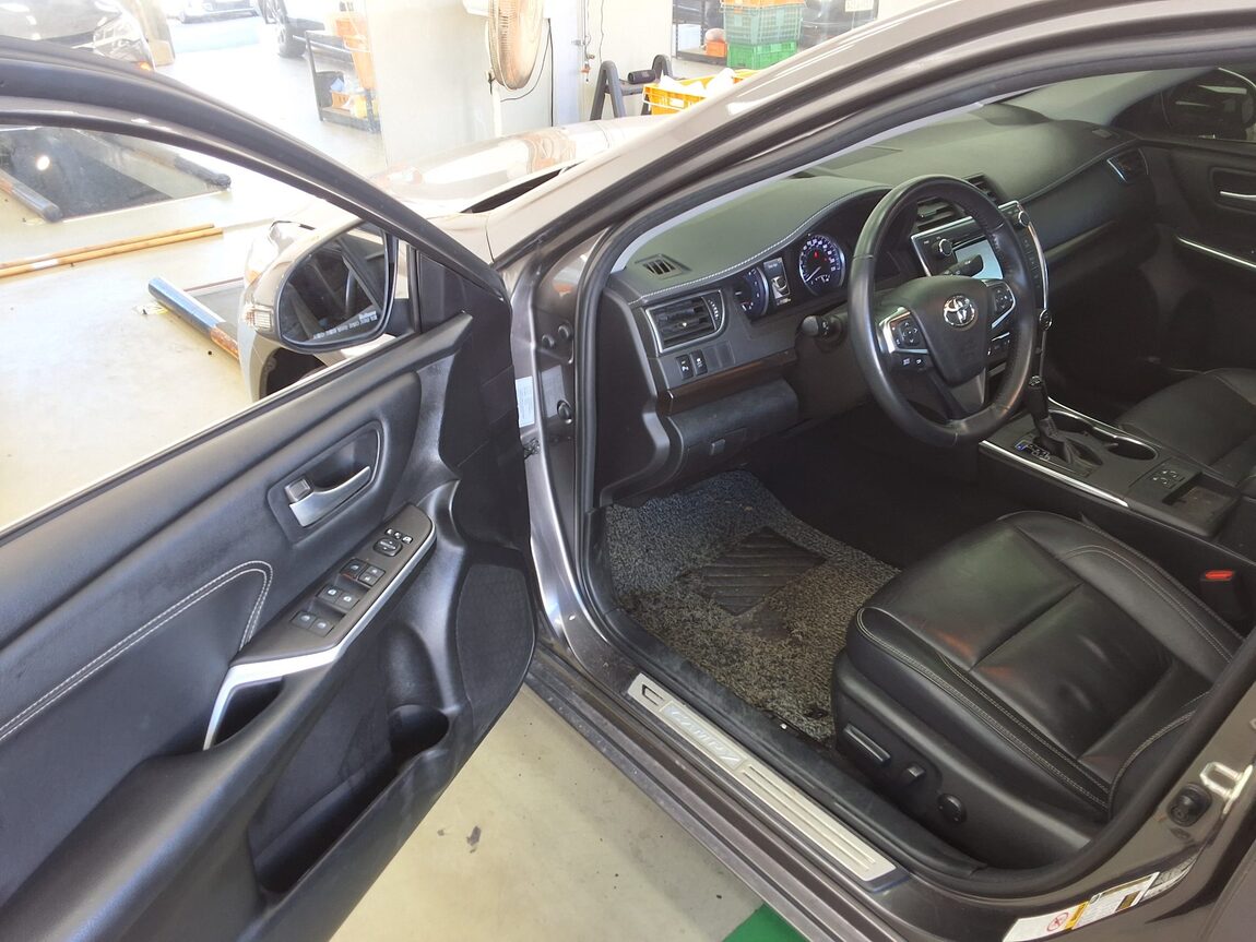 TOYOTA CAMRY (9TH GEN) 2.5 XLE 2016 - zdjęcie 10