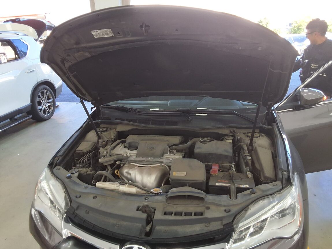 TOYOTA CAMRY (9TH GEN) 2.5 XLE 2016 - zdjęcie 21