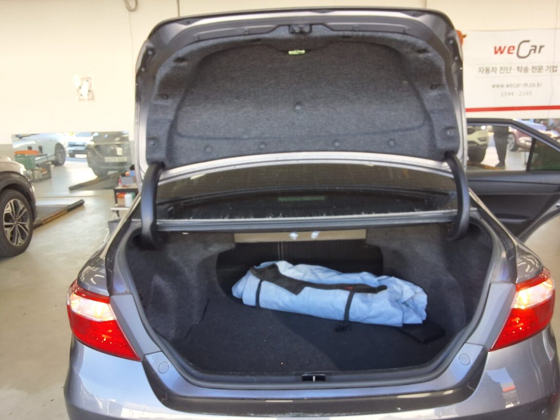 TOYOTA CAMRY (9TH GEN) 2.5 XLE 2016 - zdjęcie 15