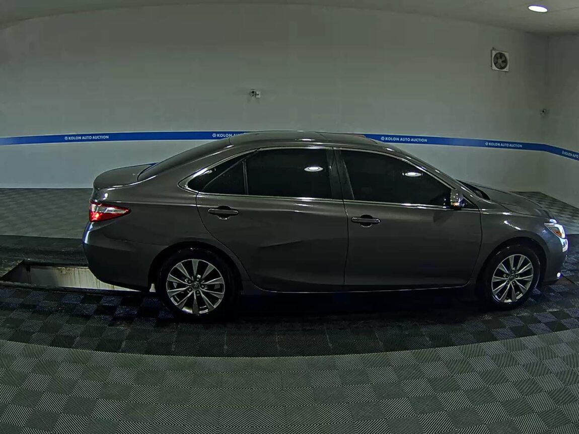 TOYOTA CAMRY (9TH GEN) 2.5 XLE 2016 - zdjęcie 4