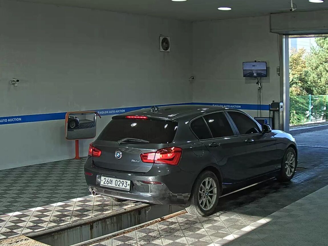BMW 1 SERIES (2ND GEN) 5-DOOR 118d JOY 2017 - zdjęcie 5