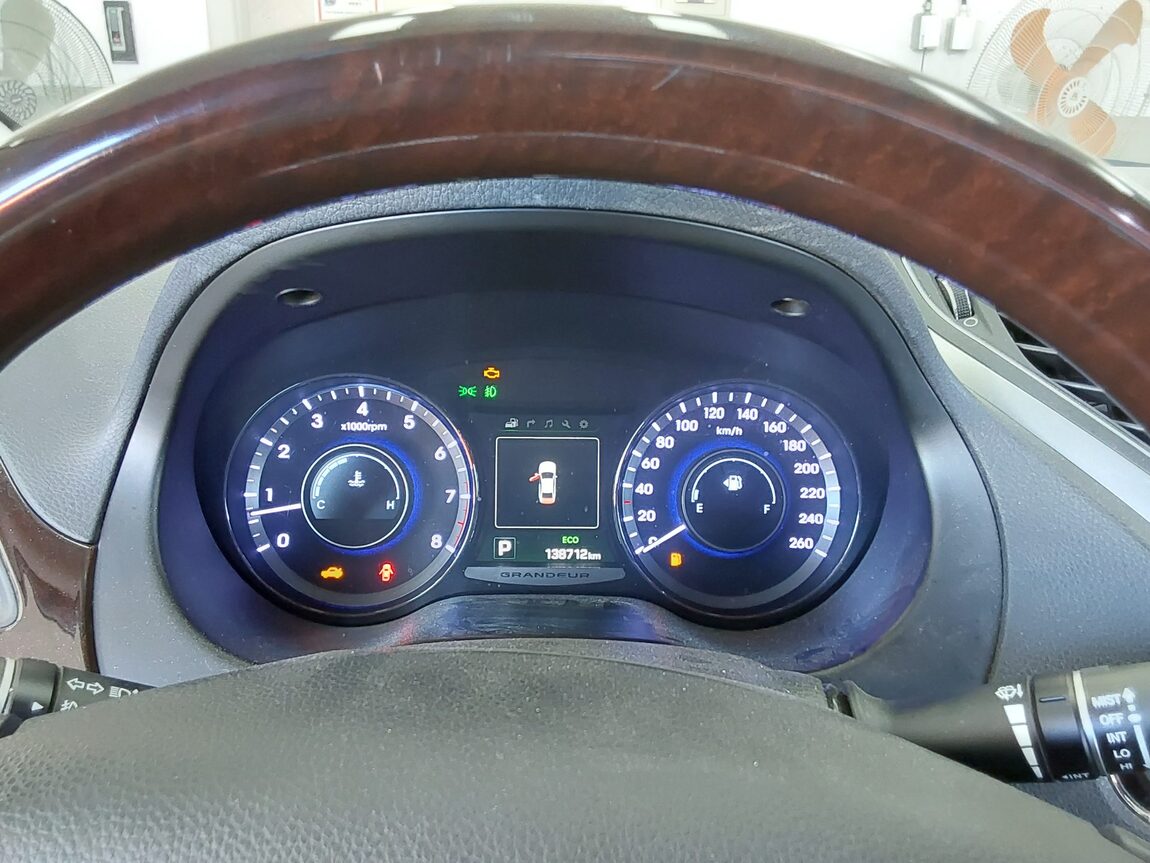 HYUNDAI GRANDEUR HG HG 300 PREMIUM 2016 - zdjęcie 9