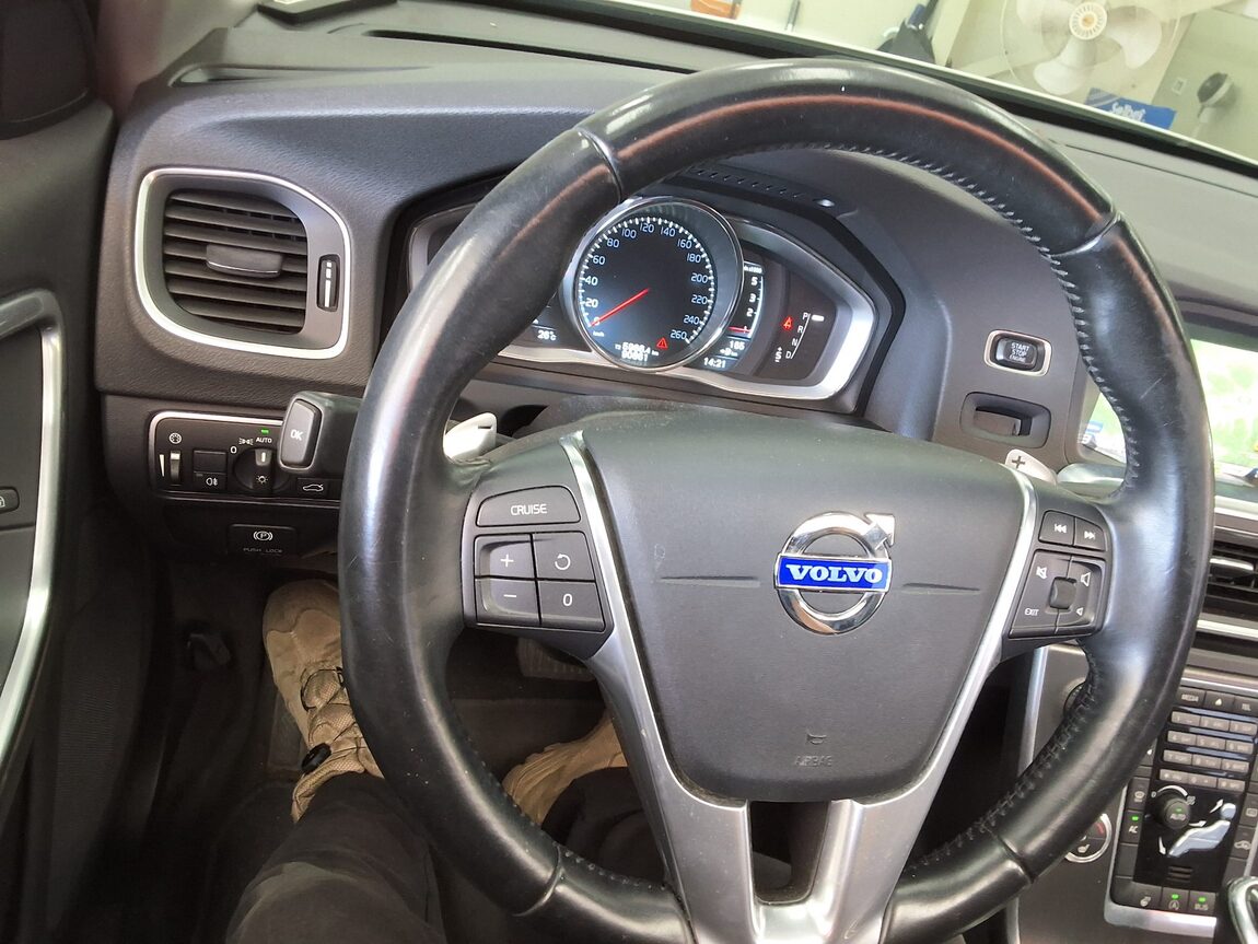 VOLVO V60 D2 2015 - zdjęcie 23