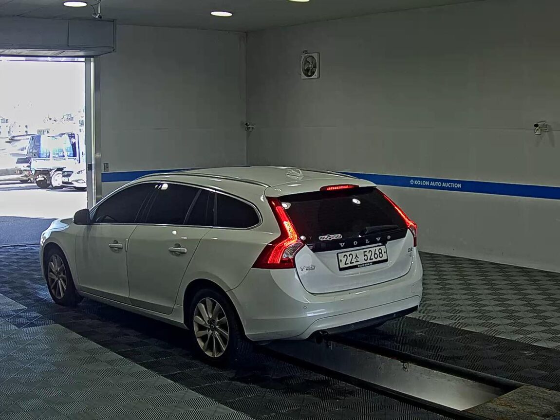 VOLVO V60 D2 2015 - zdjęcie 6