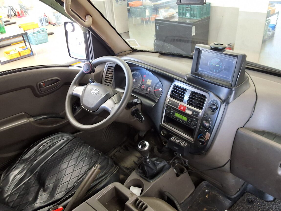 HYUNDAI PORTER II HIGH-ROOF BUILT-IN BOX TRUCK SUPER CAB 2015 - zdjęcie 11