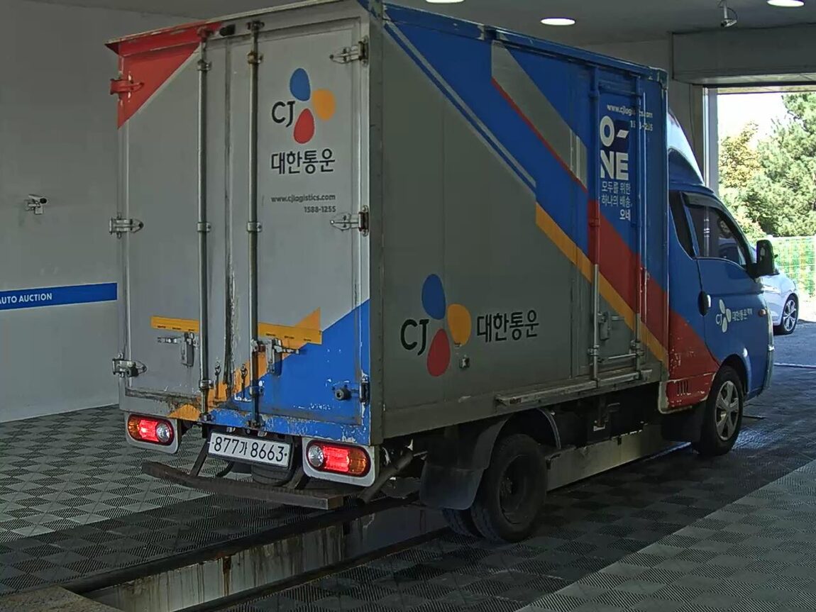 HYUNDAI PORTER II HIGH-ROOF BUILT-IN BOX TRUCK SUPER CAB 2015 - zdjęcie 5