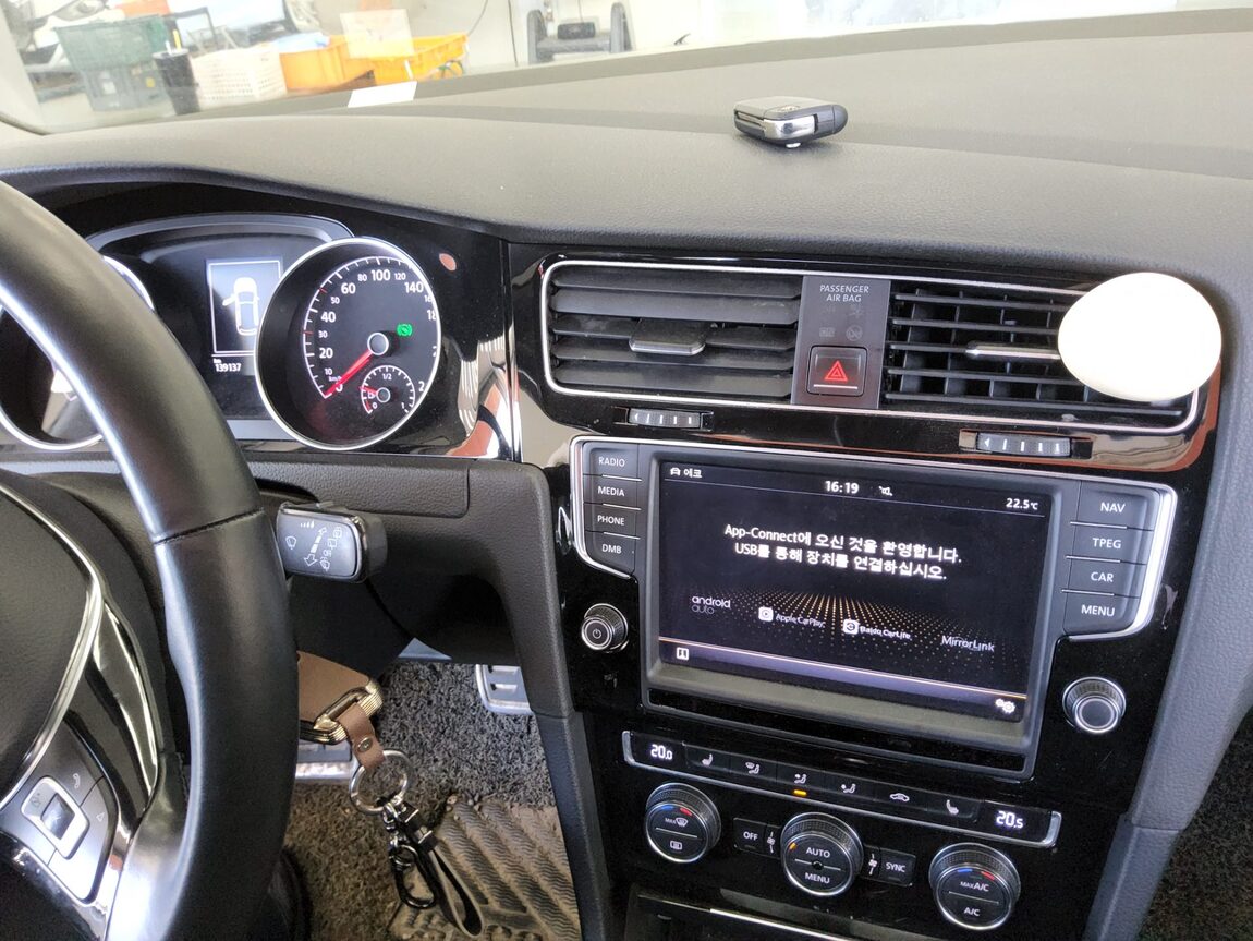 VOLKSWAGEN GOLF (7TH GEN) 2.0 TDI 2015 - zdjęcie 17