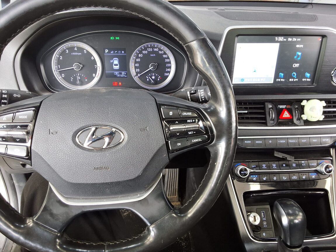 HYUNDAI GRANDEUR IG 3.0 LPi RENTAL CAR MODERN 2019 - zdjęcie 18