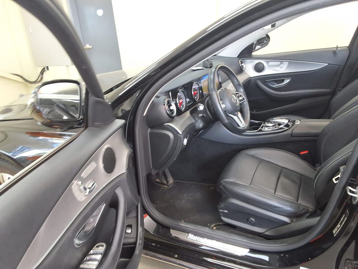 MERCEDES-BENZ E-CLASS (5TH GEN) E300 AVANTGARDE 2019 - zdjęcie 11