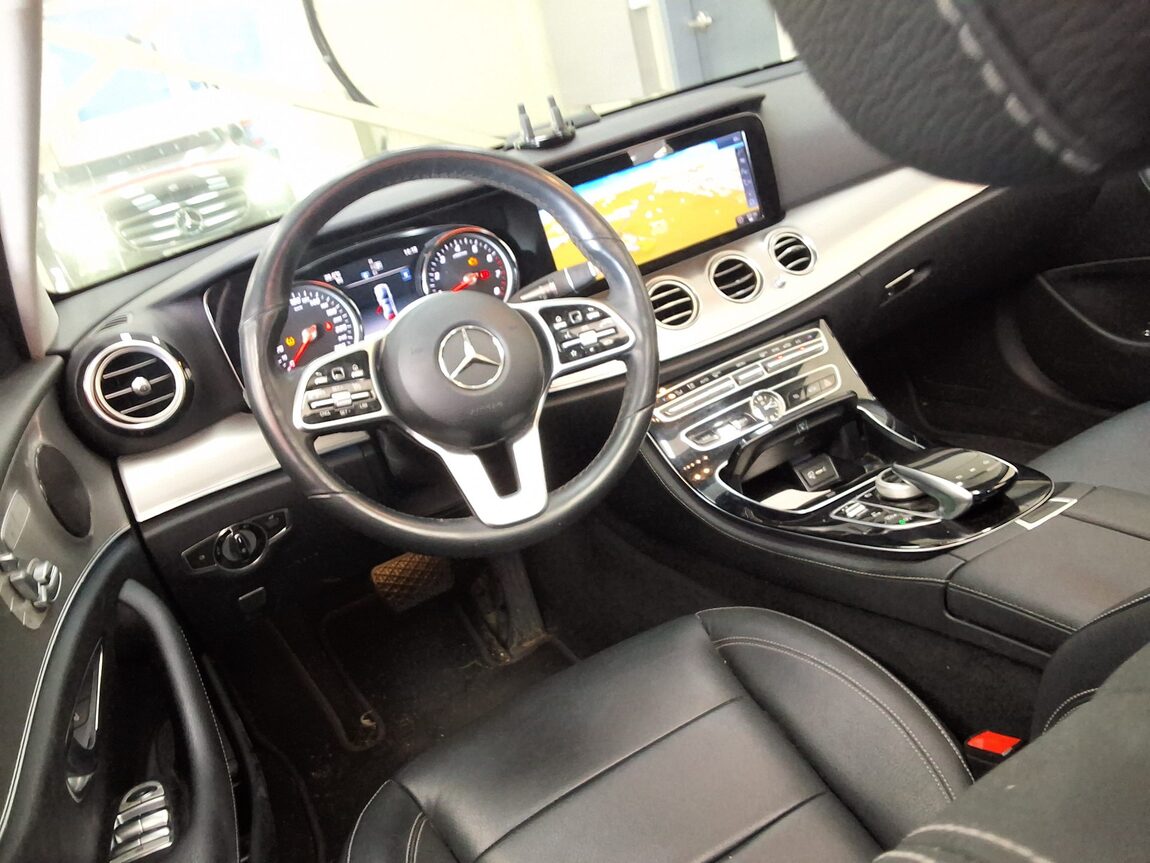 MERCEDES-BENZ E-CLASS (5TH GEN) E300 AVANTGARDE 2019 - zdjęcie 12