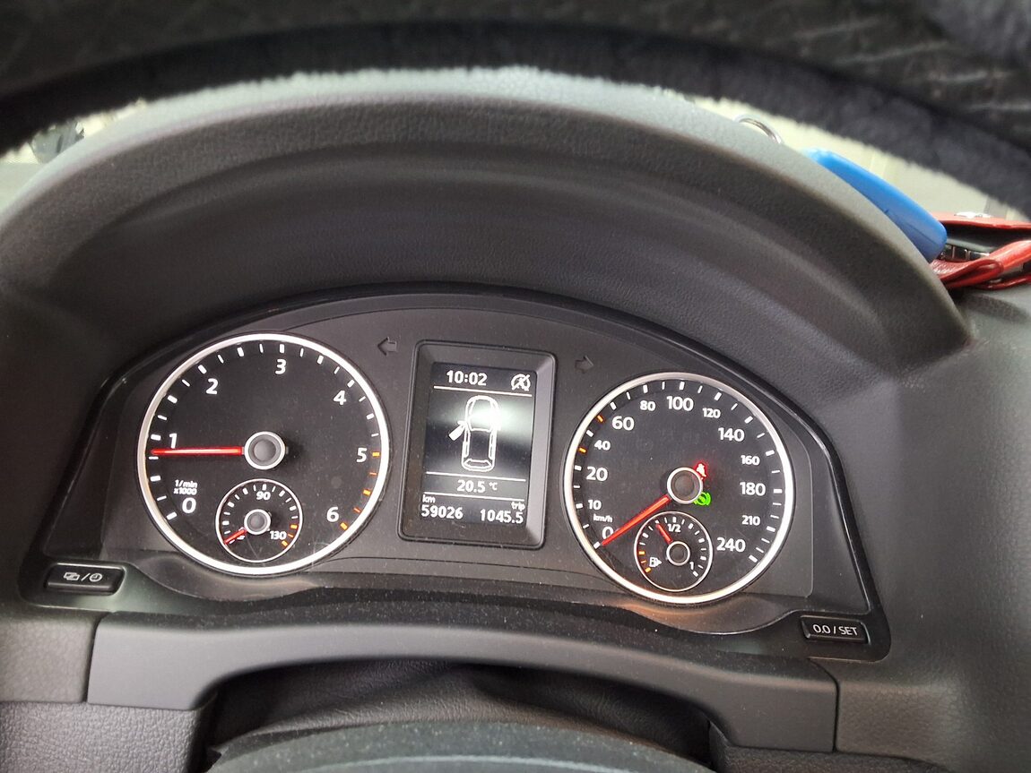 VOLKSWAGEN TIGUAN 2.0 TDI BLUEMOTION PREMIUM 2016 - zdjęcie 10
