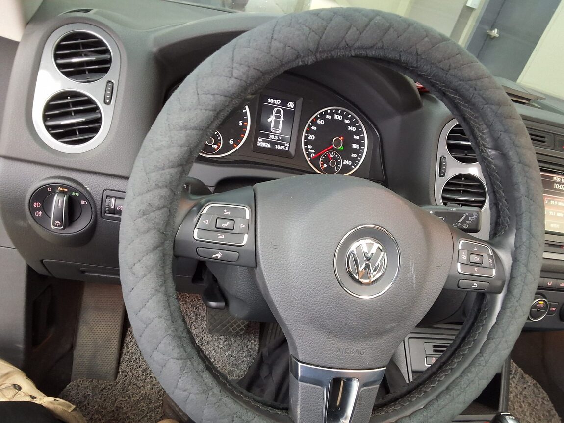 VOLKSWAGEN TIGUAN 2.0 TDI BLUEMOTION PREMIUM 2016 - zdjęcie 23