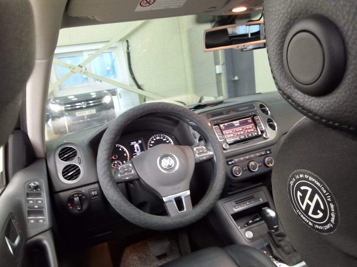 VOLKSWAGEN TIGUAN 2.0 TDI BLUEMOTION PREMIUM 2016 - zdjęcie 12