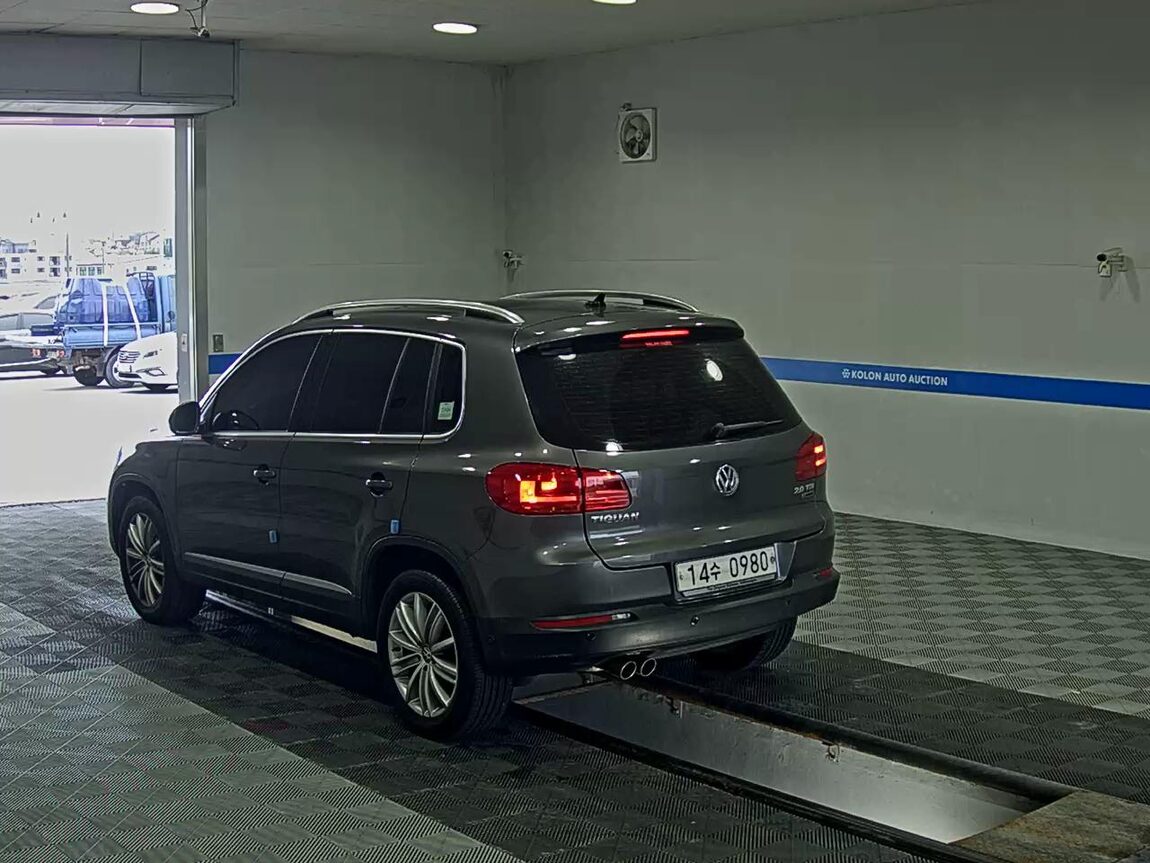 VOLKSWAGEN TIGUAN 2.0 TDI BLUEMOTION PREMIUM 2016 - zdjęcie 6