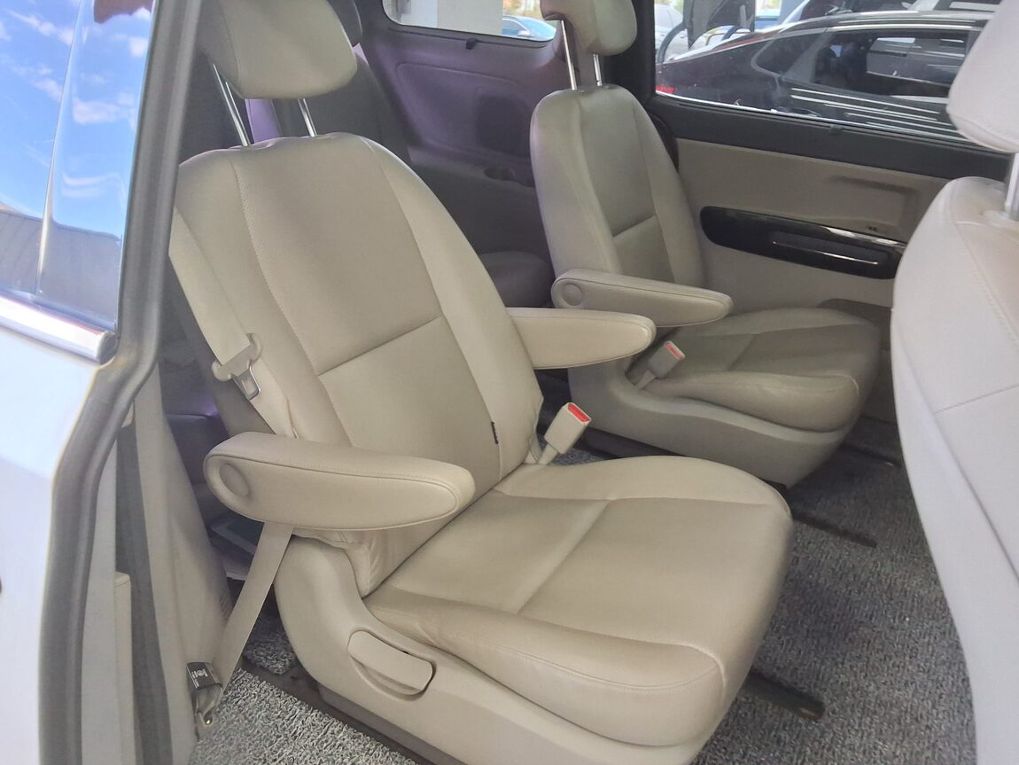 KIA ALL NEW CARNIVAL 9-SEATER DIESEL PRESTIGE 2015 - zdjęcie 13