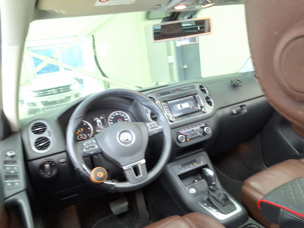 VOLKSWAGEN TIGUAN 2.0 TDI BLUEMOTION PREMIUM 2015 - zdjęcie 12