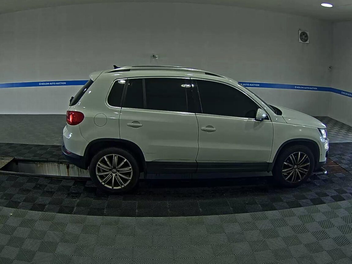 VOLKSWAGEN TIGUAN 2.0 TDI BLUEMOTION PREMIUM 2015 - zdjęcie 4