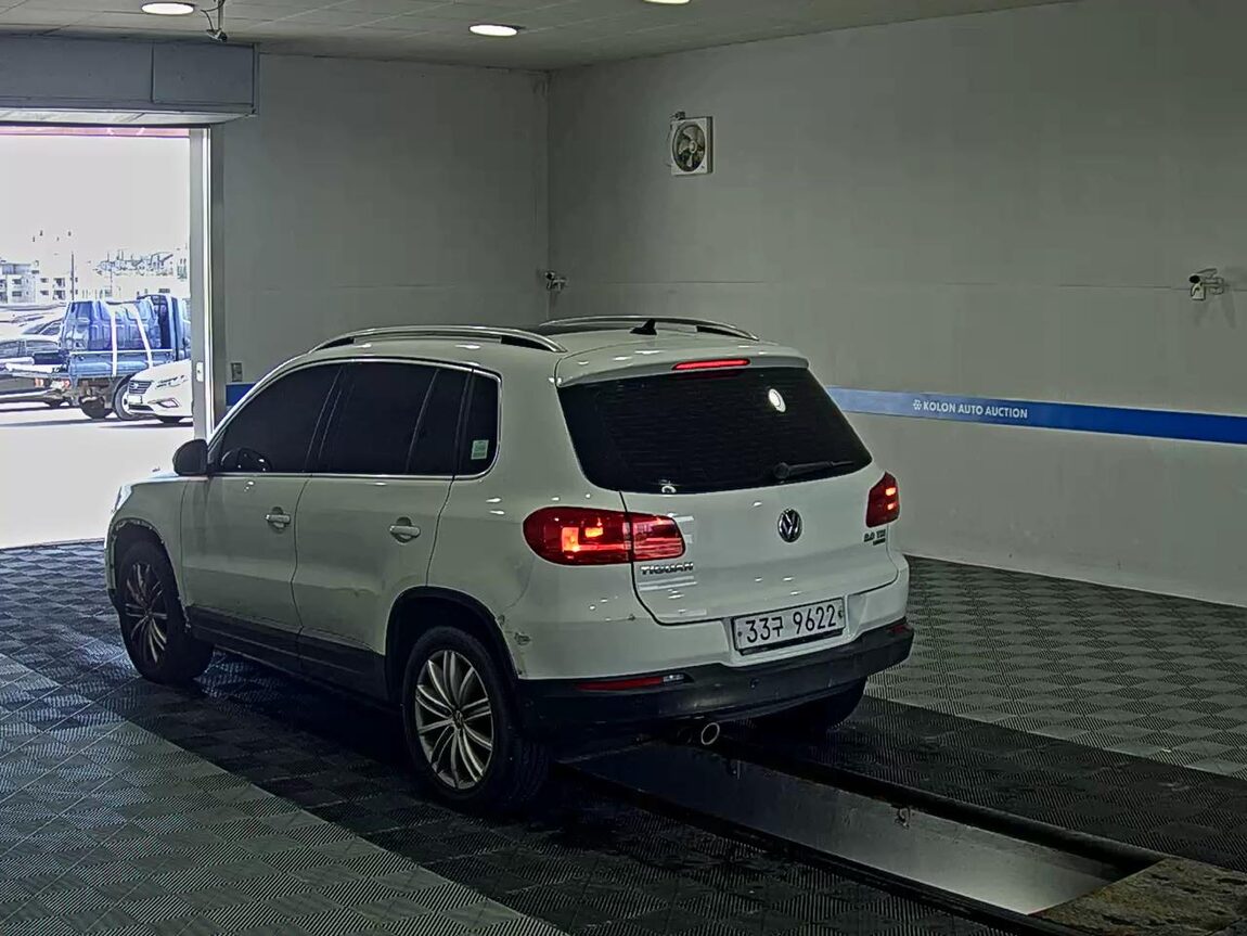 VOLKSWAGEN TIGUAN 2.0 TDI BLUEMOTION PREMIUM 2015 - zdjęcie 6