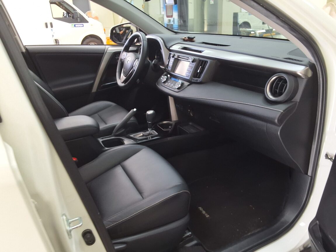 TOYOTA RAV4 (4TH GEN) 2.5 2WD 2017 - zdjęcie 15