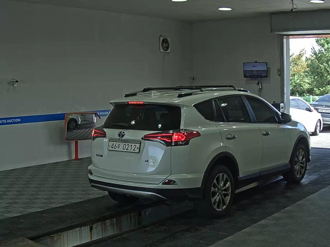TOYOTA RAV4 (4TH GEN) 2.5 2WD 2017 - zdjęcie 5