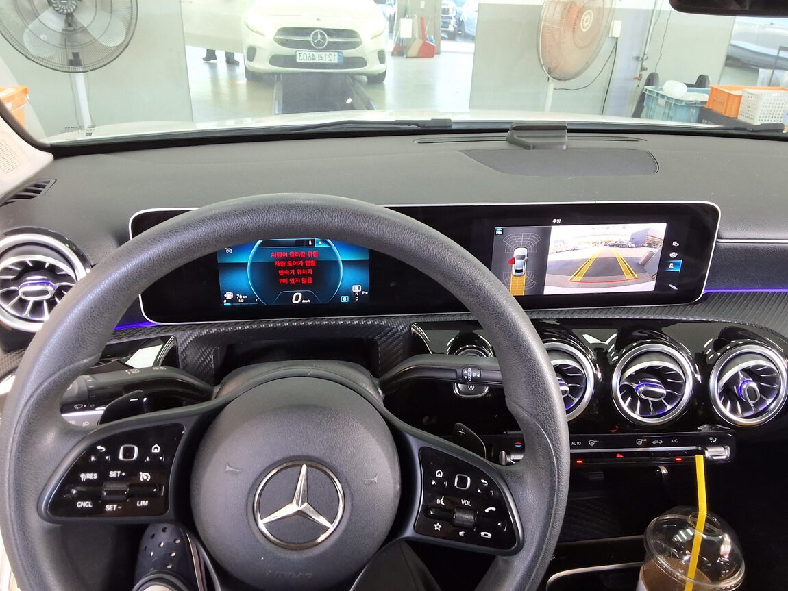 MERCEDES-BENZ A-CLASS (4TH GEN) A250 4MATIC SEDAN 2020 - zdjęcie 18