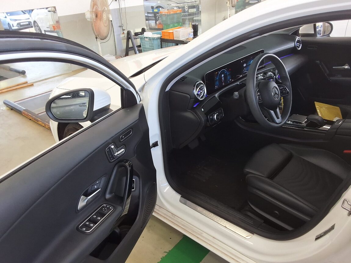 MERCEDES-BENZ A-CLASS (4TH GEN) A250 4MATIC SEDAN 2020 - zdjęcie 10