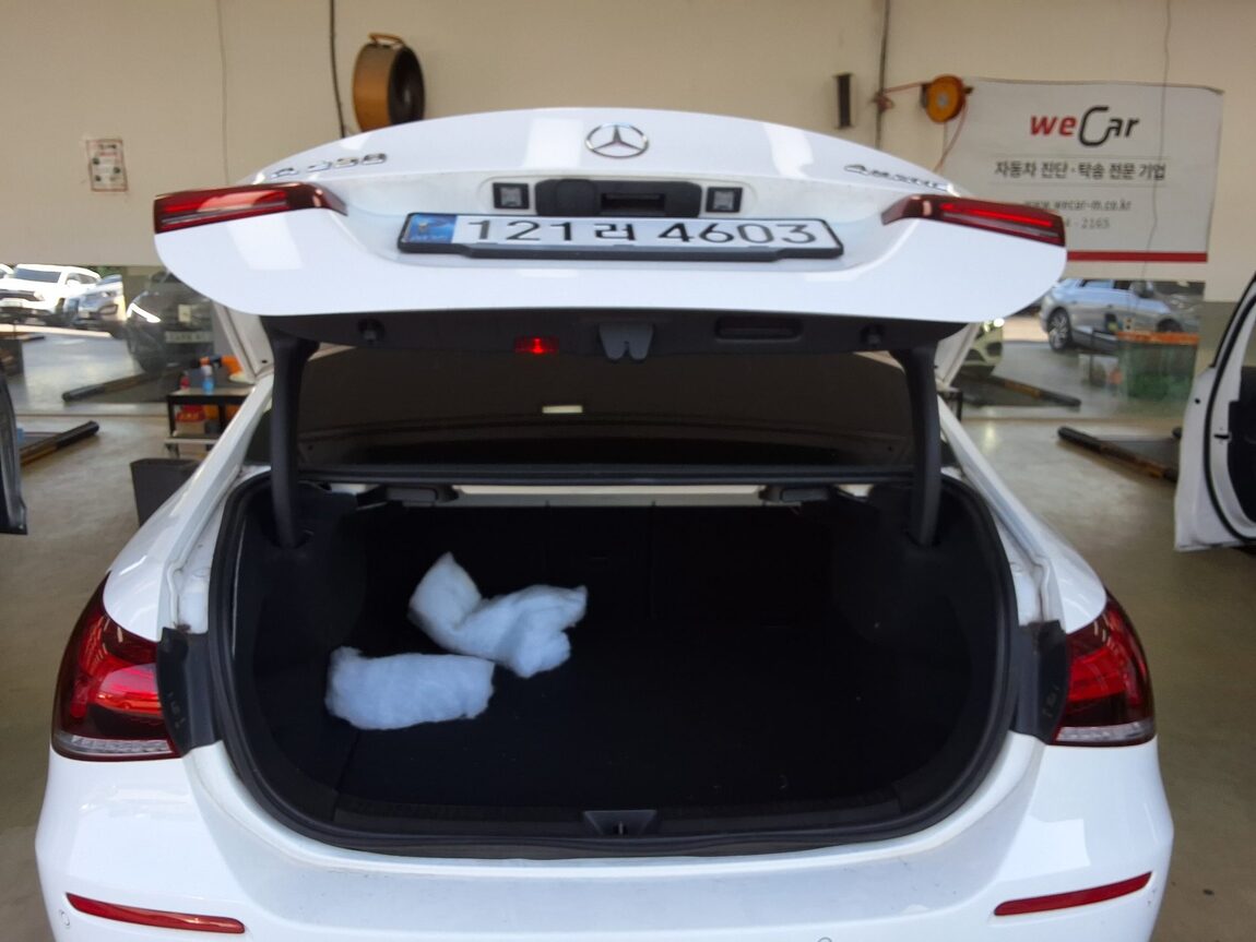 MERCEDES-BENZ A-CLASS (4TH GEN) A250 4MATIC SEDAN 2020 - zdjęcie 15