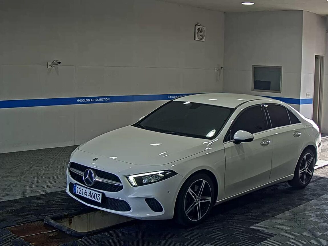 MERCEDES-BENZ A-CLASS (4TH GEN) A250 4MATIC SEDAN 2020 - zdjęcie 2