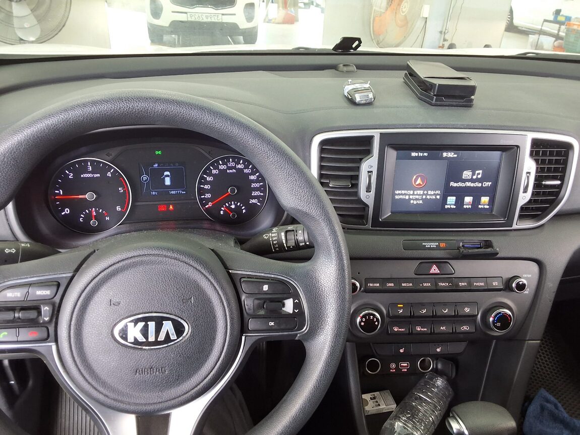 KIA NEW SPORTAGE 1.7 2WD TRENDY 2016 - zdjęcie 17