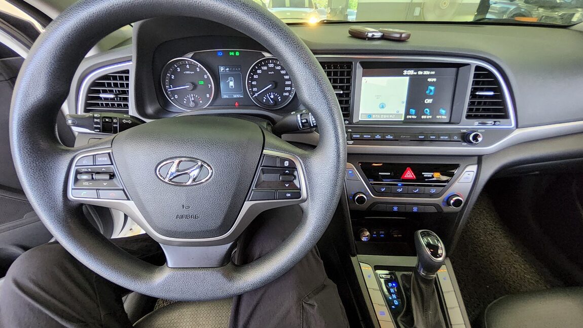 HYUNDAI AVANTE AD 1.6 GDi VALUE PLUS 2018 - zdjęcie 18
