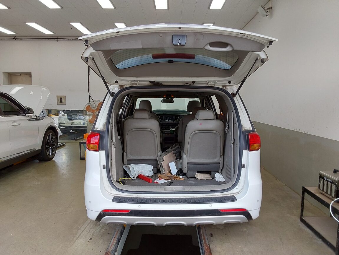 KIA ALL NEW CARNIVAL 9-SEATER DIESEL PRESTIGE 2015 - zdjęcie 15