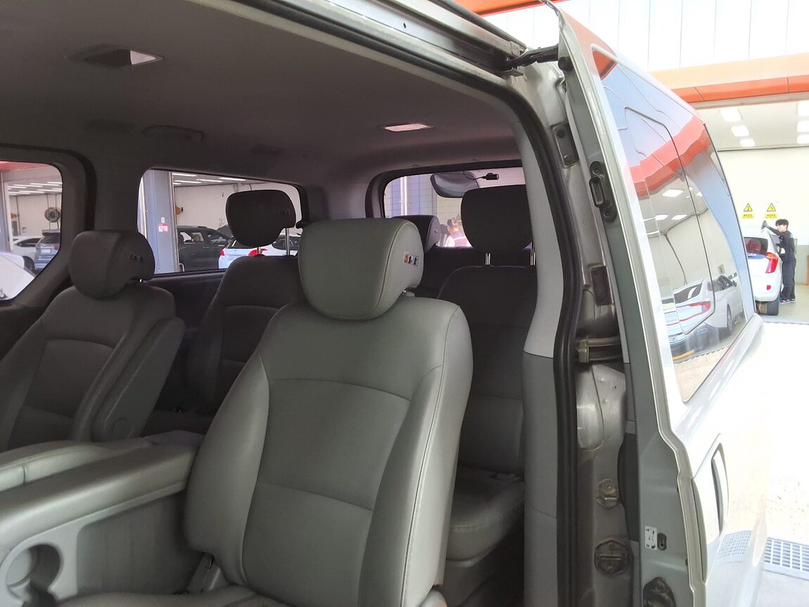 HYUNDAI THE NEW GRAND STAREX 11-SEATER DIESEL SMART 2019 - zdjęcie 13